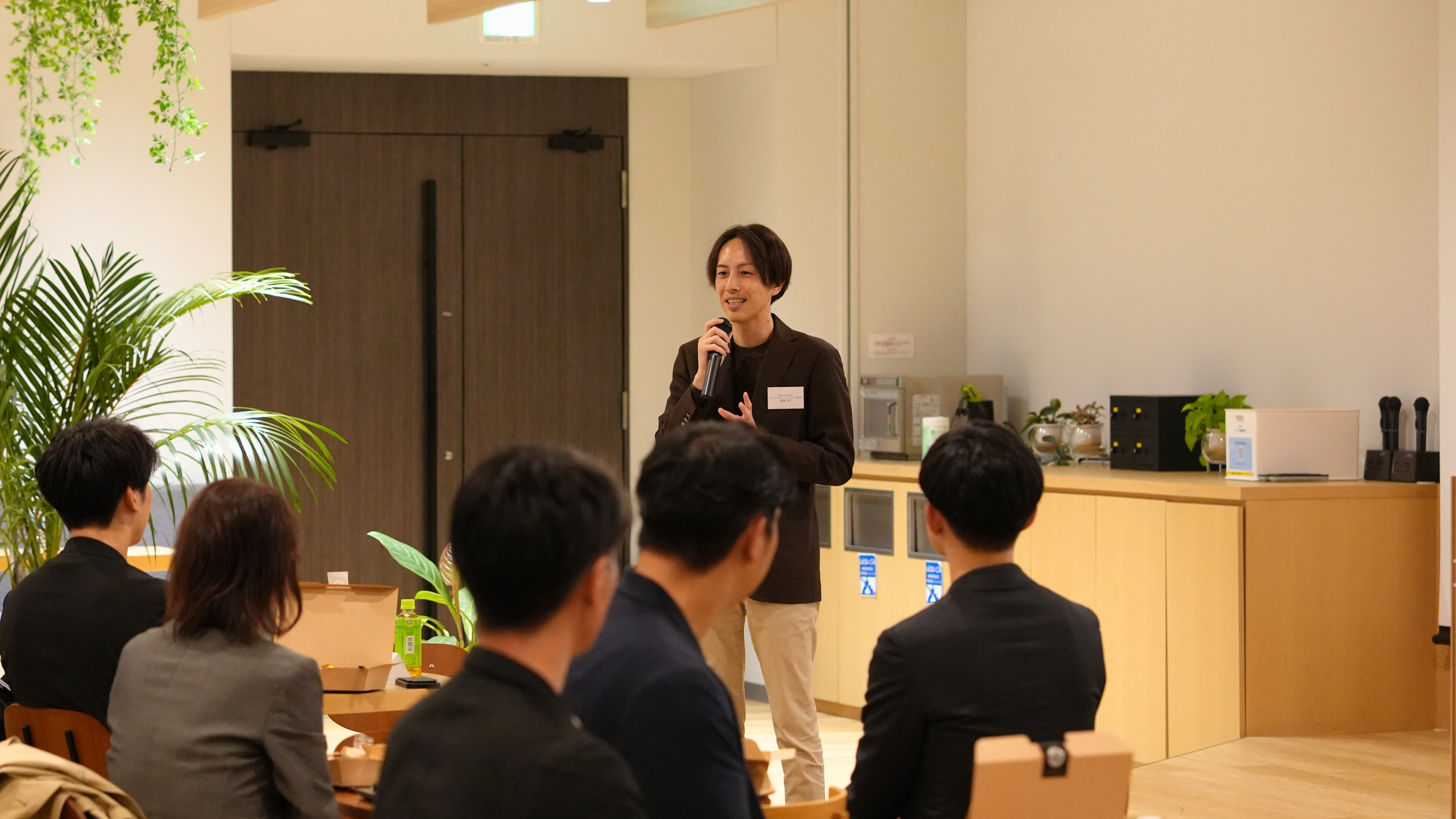 懇親会の様子・渡邊 洋介