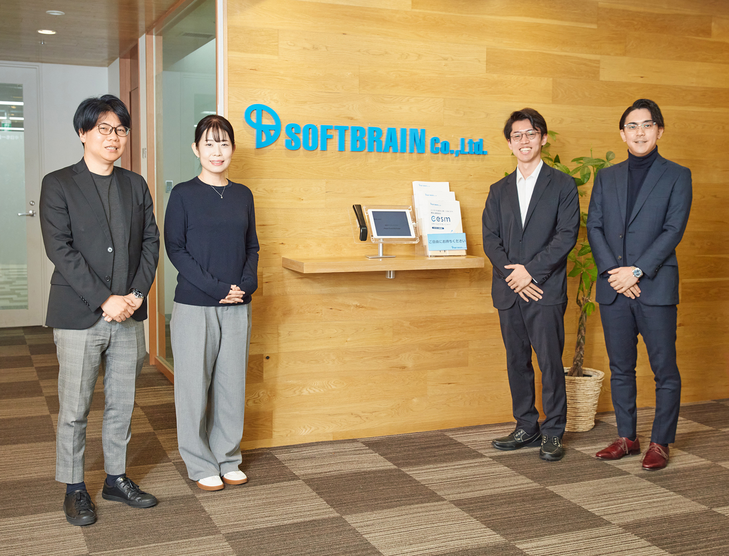 ソフトブレーン株式会社様とSpeee担当者の集合写真